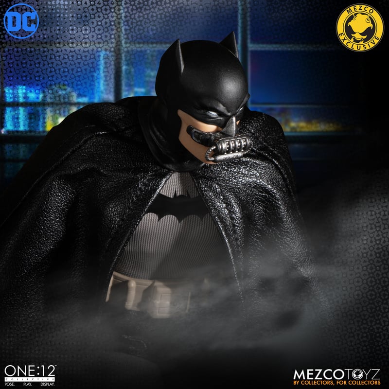 Mezco One:12 Collective - Golden Age Batman: Caped Crusader Edition